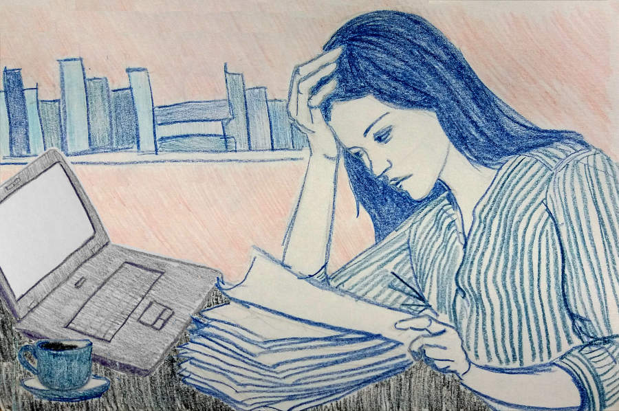 desenho de uma mulher estudando sentada em frente a um notebook com muitos papeis em sua frente