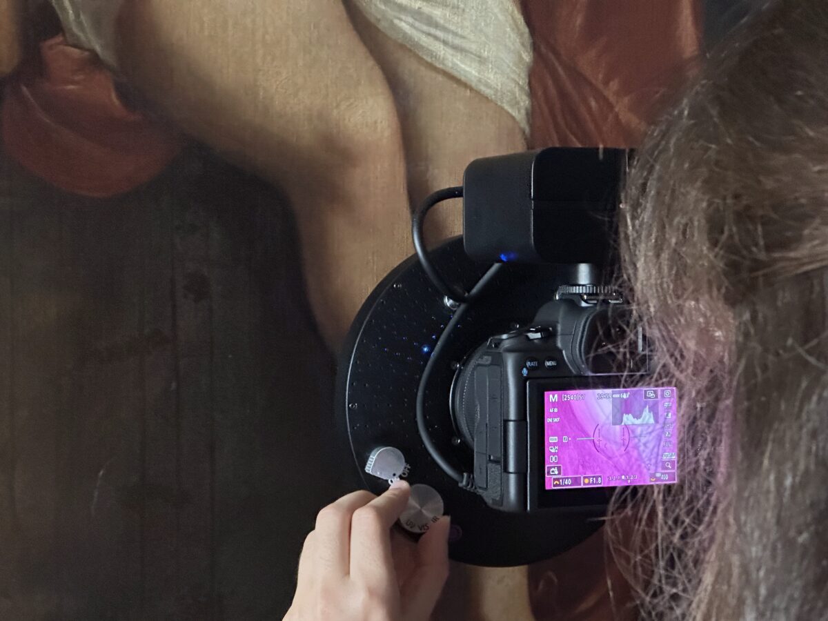 Parceria entre UFRJ e startup suíça especializada em inteligência artificial na análise de obras de arte 