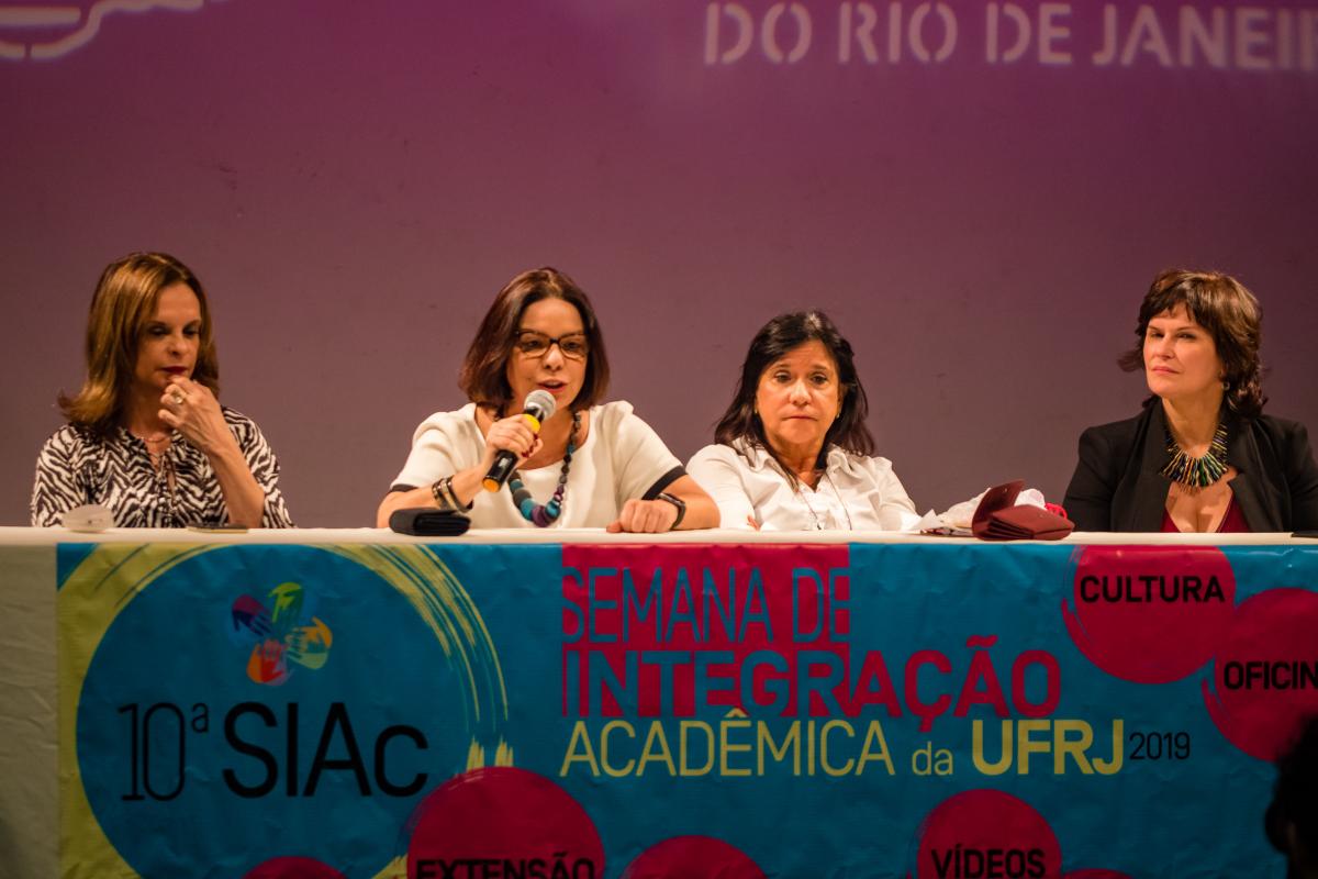 Mesa de abertura reúne Gisele Pires, Denise Carvalho, Denise Freire e Ivana Bentes.