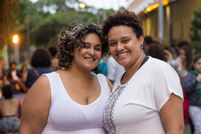 Foto de Jenifer Novaes e Evelyn Galieta, organizadoras do evento Afrocena-Teatro Guerrilha.