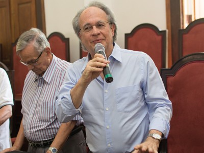 Imagem de Emmanuel Carneiro Leão e Márcio Tavares, professores eméritos da Escola de Comunicação da UFRJ.